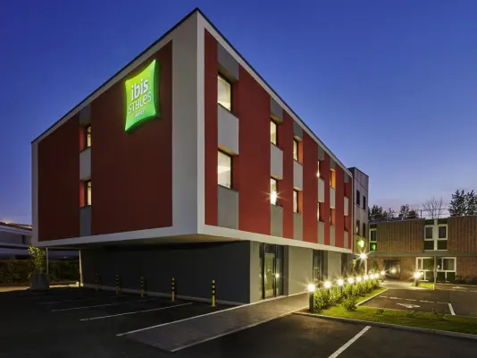 Ibis Styles Evry Lisses - Front