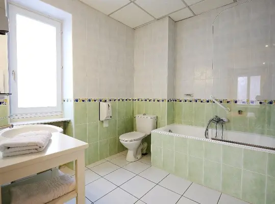 La Commanderie Champarey - Salle de bain