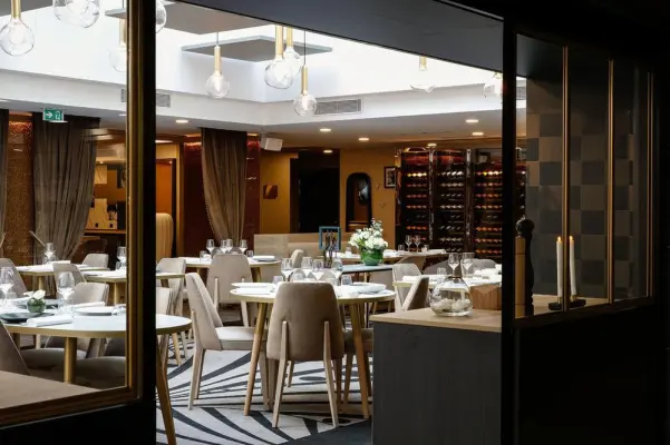 Niepce Paris Curio Collection by Hilton - Restaurant
