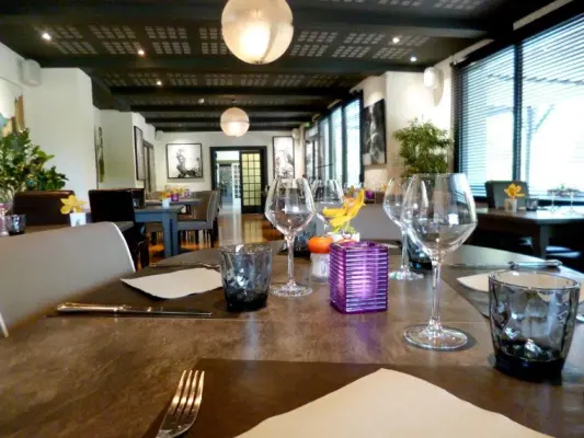 Hôtel Restaurant la Fontaine - Table