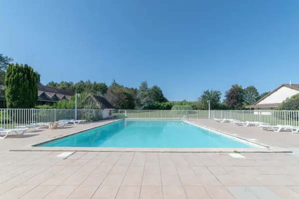 Mercure Auxerre Autoroute du soleil - Notre piscine vous accueille aux beaux jours