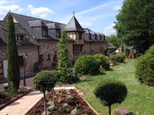 Grange de la Croix du Roc - Seminarort in Saint-Pantaléon-de-Larche (19)