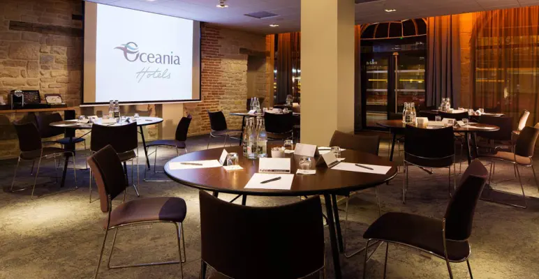 Oceania Le Jura Dijon - tables