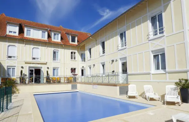 Hôtel d'Orbigny - Swimming Pool