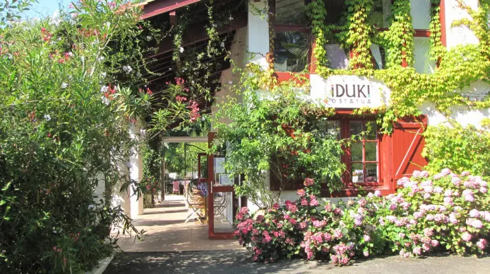 Les Collines Iduki - façade restaurant Iduki Ostatua
