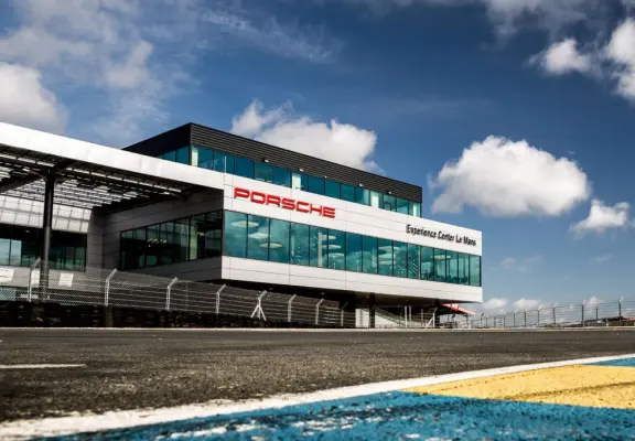 Porsche Experience Center in Le Mans