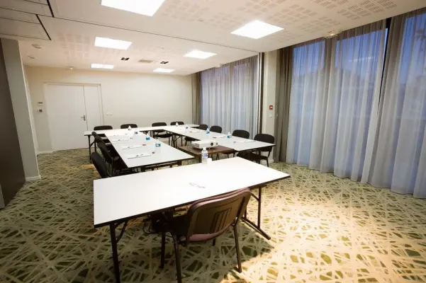 All Suites Appart Hôtel Pau - Salle de réunion