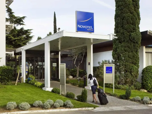 Novotel Marseille Est – Hotelrezeption