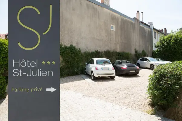 Hôtel St-Julien - Parking