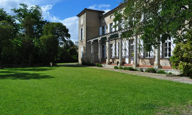 Château de l'Hers - Lugar del seminario en Salles-sur-l-Hers (11)