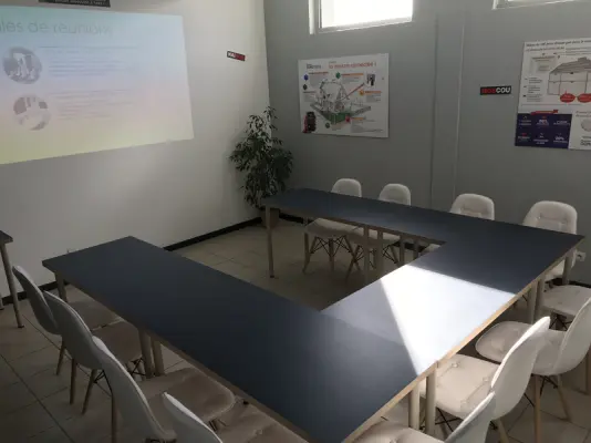 EComWork - Casa de Papel U-shaped meeting room