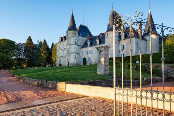 Château de Saint Alyre - Arrivée au château
