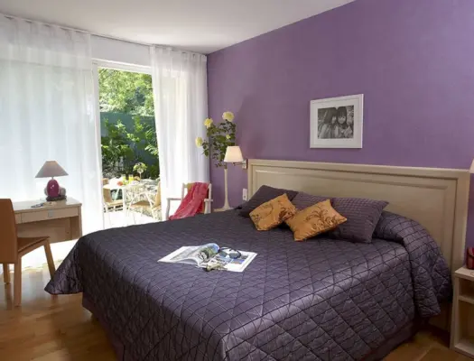 Bagnoles Hôtel - Chambre violette