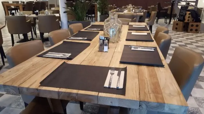 Spark Restaurant - Tables