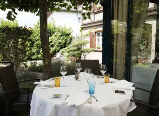 Hôtel Restaurant Le Relais de la Poste  - Table
