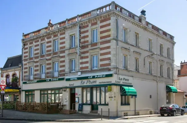 Hotel Le Parc À Moulins - Exterior