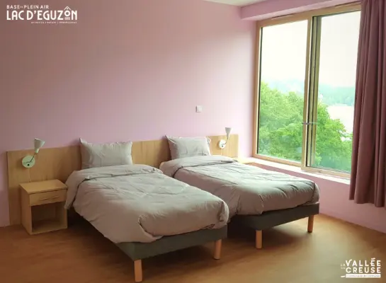 La Base de plein air d'Eguzon - une chambre de 2 à la base de plein air Lac Eguzon, en configuration 2 lits simples