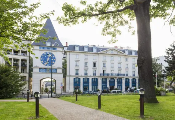 Grand Hôtel Le Plessis-Robinson - Façade