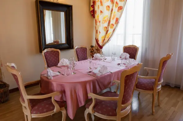 Hôtel Restaurant de Champagne - Table