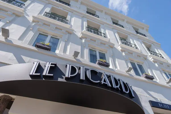 Hotel Le Picardy - Partial storefront