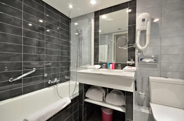 Hotel Cezanne and SPA - Bathroom
