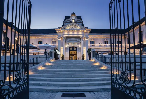 Best Western Premier Hôtel de la Cité Royale - 