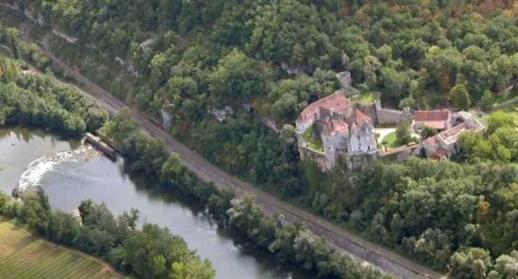 Chateau de Cenevieres - Environnement