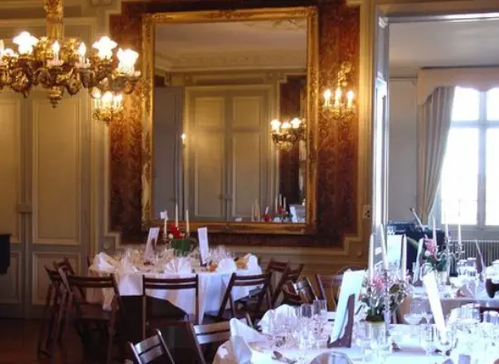 Les Salons Donadieu - Diner dans le grand salon.
