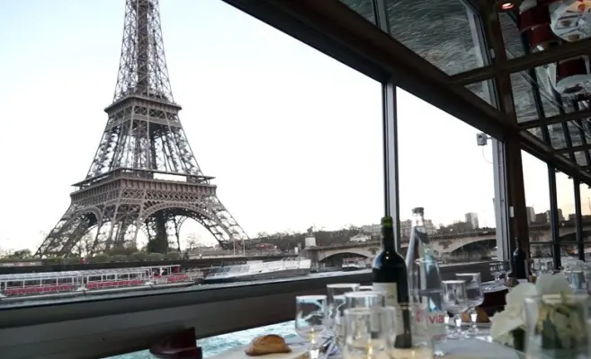 Quai 55 - Cap Seine - Vue sur la tour Eiffel