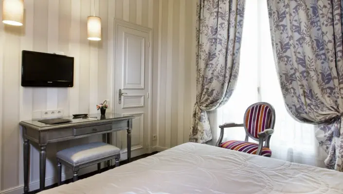 Hotel Saint Pétersbourg Opéra and Spa - Chambre