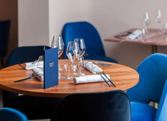 Oxte Restaurant - Table