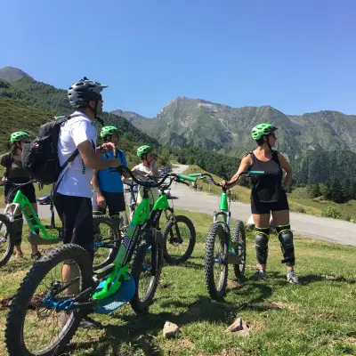 Office des Sports de Montagne – Sommerseminar über Downhill-Scooter von den Trails nach St. Lary