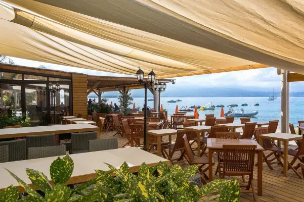 Tahiti Beach Café - 