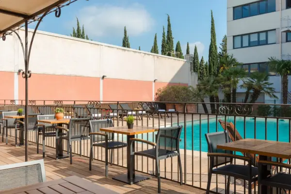 Best Western Le Galice Aix Centre-Ville - Terrasse piscine