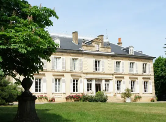 Chateau des Ravatys - Extérieur