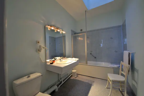Hotel de La Bannière de France - salle de bain