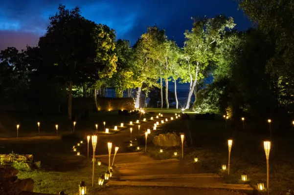 Chateau de Beaussais – Garten mit Meerblick bei Nacht