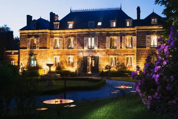 Château Les Bruyères - In the evening